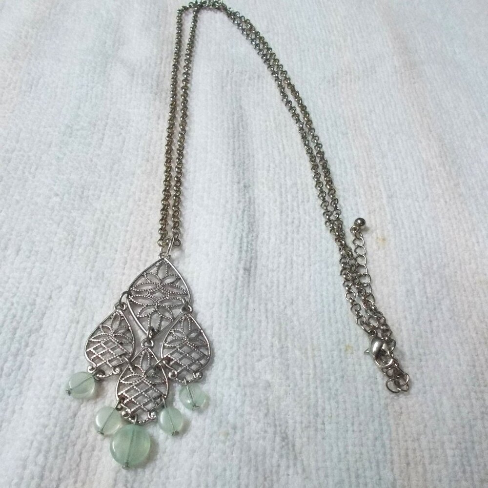 Silvertone necklace with beaded pendant, 18" long